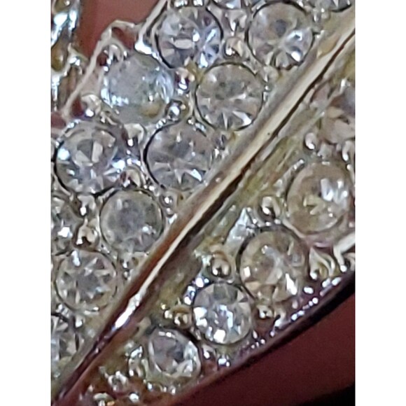 Sarah Coventry Signed Vintage Rhinestone Twisted Silver Tone Leaf Brooch Pin - Picture 4 of 8